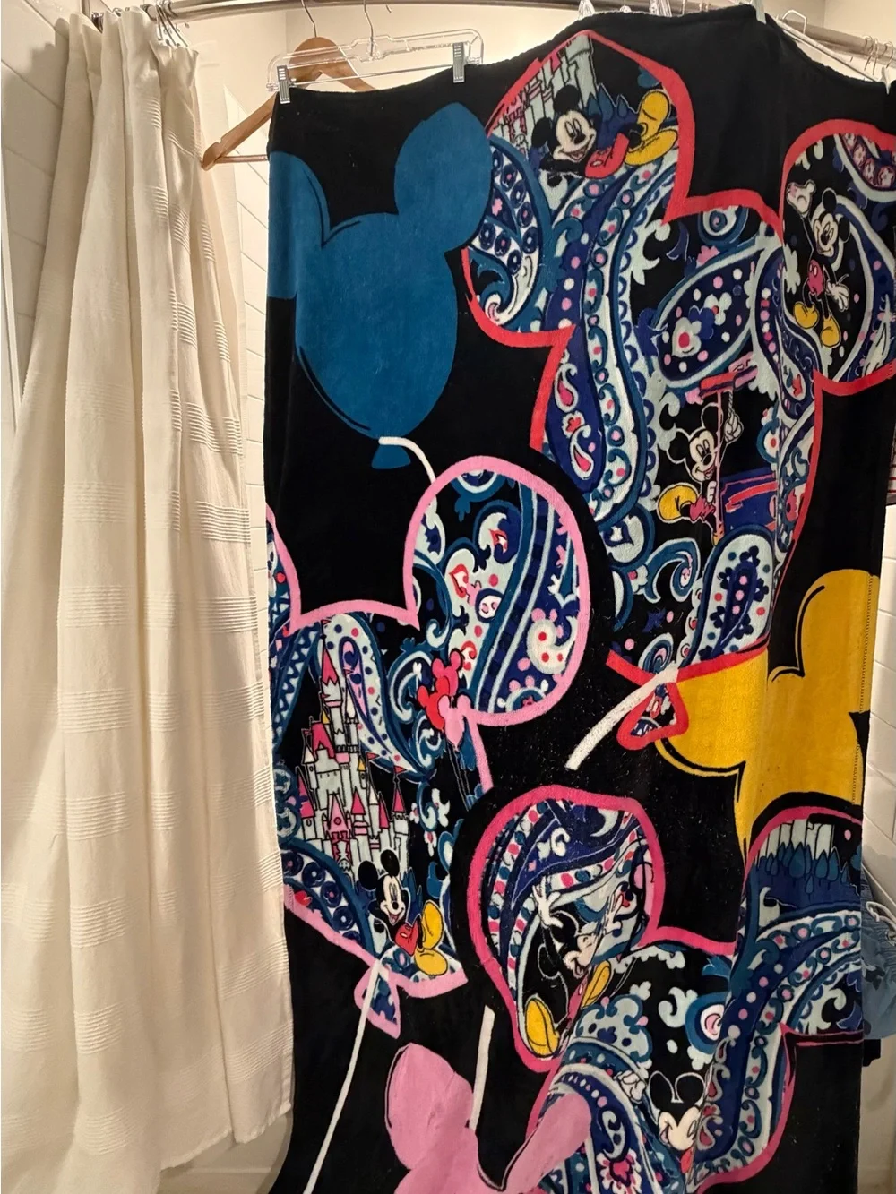 Vera Bradley Black Multi Disney Mickey Paisley Throw